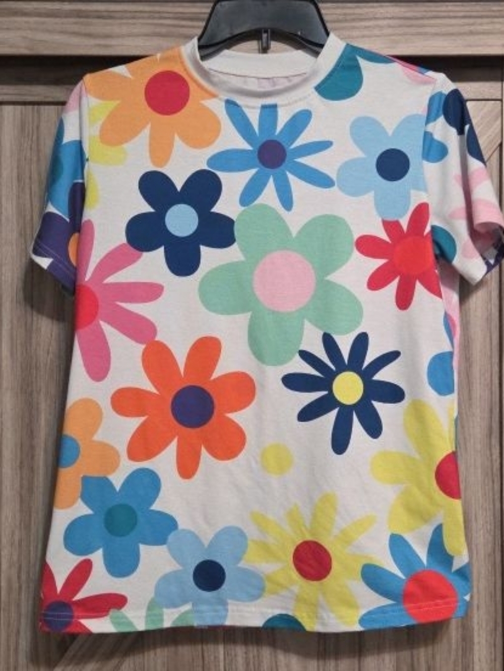 Colorful Floral Print Tee - Multicolor Daisy Pattern Size Medium